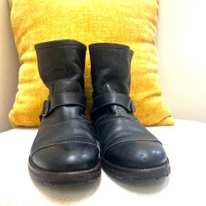 Black Belstaff Beddingham short leather boot. GREAT CONDITION!!Sz 37 EU=US 6 1/2